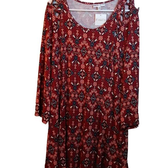 Meri Skye Tops - NWT Meri Skye 3X Floral Top with Criss-Crossing on the Shoulder